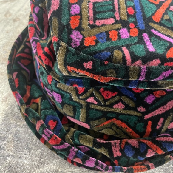 Colorful velvet Hat - Picture 2 of 4